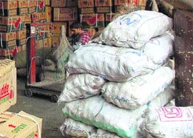 Apples in the Bhattakufer market in Shimla