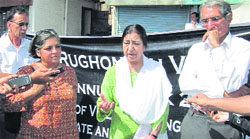(From left) Prof Mridu Rai, a US-based academician, Dr Poornima Bhan and JKCCS patron Parvez Imroz during a press conference in Srinagar on Wednesday. Tribune photo: Yawar Kabli