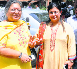 Sangeeta Jaitley (L) and Sonali Jailtey, wife and daughter of Finance Minister Arun Jaitley dressed in yellow.