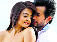 A still from Hate Story 2