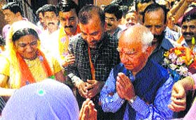 Shanta Kumar being welcomed at the Rotary Bhawan in Palampur on Sunday.