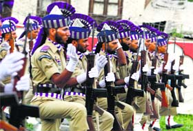 The J&K armed police personnel offer the Guard of Honour to the martyrs in Srinagar in Srinagar on Sunday