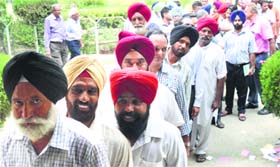 Members queue up to vote during the writers' body poll in Ludhiana on Sunday.