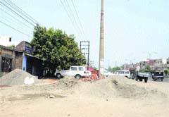 Illegal encroachments at Putlighar chowk in Amritsar. photo: R K Soni