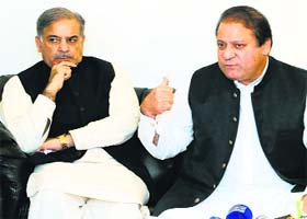 Prime Minister Nawaz Sharif ( right) with his brother Shabaz Sharif