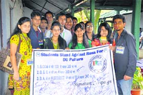 Activists of NSUI during a signature campaign against the RUSA system at PG College in Dharamsala on Monday