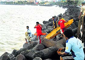  An elderly woman was swept into the sea at Marine Drive while she was standing on the promenade at the time of high tide on Monday. Officials have asked people to stay away from the waters in view of the high tides of more than 4.5 metres expected in the Arabian Sea during this week. An operation has been launched to search the body.