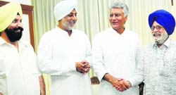 Charanjit Singh Atawal, Vidhan Sabha Speaker, welcomes Opposition leaders Sunil Jakhar and Randeep Singh Nabha in his room in Vidhan Sabha on Monday. Tribune Photo Manoj Mahajan