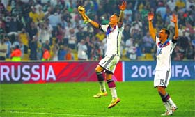 Lahm and Schweinsteiger kept the Argentine defense on their toes with their sharp runs and incisive passes.
