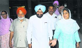 Senior Congress leader Rajinder Kaur Bhattal (extreme right) and other party MLAs after the session.