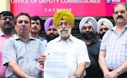 Members of the Mohali Industries Association show a copy of the memorandum. Tribune photo: Vicky Gharu