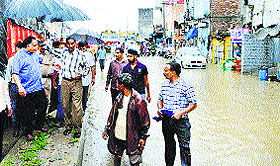 Transport Minister GS Bali stuck in a traffic jam at the old bus stand area in Una on Wednesday.