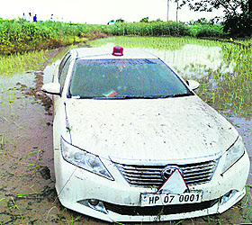 HP minister GS Balis car stuck in a field in Ropar.