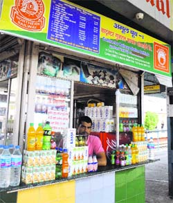 The stalls selling unauthorised food items at the Bathinda railway station.