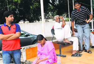 Family members of deceased Krishan Kumar at the GMSH-16 in Chandigarh on Friday.