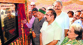 Chief Minister Virbhadra Singh inaugurates agriculture produce marketing yard at Parwanoo on Friday