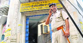 A policeman stand guard at the main gate of Gurudwara Manji Sahib at Sarafa Bazar in Karnal.
