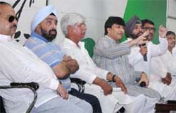 Congress MLAs Mateen Ahmad, Prahlad Singh Sahni, Asif Mohammed Khan, Haroon Yusuf and DPCC president Arvinder Singh Lovely addressing a press conference on the crisis of forming government in New Delhi on Saturday