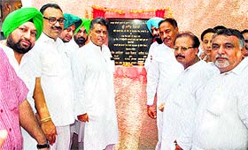 Former Union Minister Manish Tewari inaugurates a tube well near Ishmeet Chowk in Shastri Nagar on Saturday.