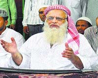 Shahi Imam of Punjab Habib-ur-Rehman Sani addresses a press conference at Jama Masjid in Ludhiana.