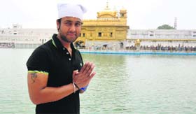 Masterchef winner Ripudaman Handa pays obeisance at the Golden Temple in Amritsar.