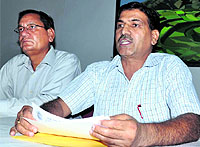 Dr Prabhakar Badoni, former OSD, Sparsh Ganga Board, addresses mediapersons in Dehradun on Sunday