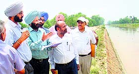 Officials of the Irrigation and the Drainage Departments inspect the Sirhind canal.