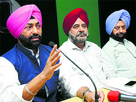 Congress leader Sukhpal Singh Khaira (left), Brig Nawab Singh Heer (retd) (centre) and Brig KS Kahlon (retd), president, state unit of All India Defence Brotherhood, during a press conference in Chandigarh on Monday.