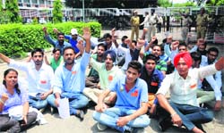 SOPU members hold a protest outside the Vice-Chancellor's office at Panjab University on Tuesday. Tribune Photo: Manoj Mahajan