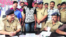 An inter-state thief involved in several thefts nabbed by the Dehradun police on Tuesday.
