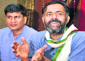 AAP national executive member Yogendra Yadav addresses mediapersons in Karnal on Tuesday