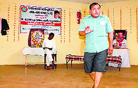 Stage artistes Sanjay Sood and Rupesh Nandan present a skit in Una on Tuesday.