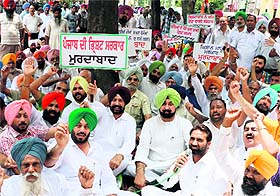 Members of the District Congress Committee stage a protest against the Punjab Government at Phase I in Mohali on Wednesday. 