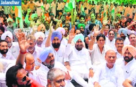 PPCC president Partap Singh Bajwa and other Congress leaders stage a dharna against the Badal government outside the DCs office in Jalandhar on Wednesday
