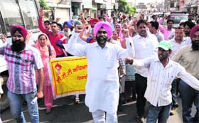 Members of the ETT Union stage protest against Punjab government in Bathinda on Thursday.