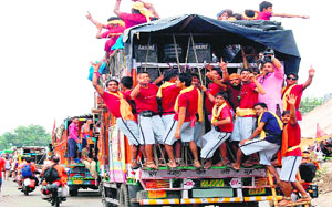 Kanwariyas from Haryana, Delhi, and Punjab leave for their home towns as the Kanwar mela conculuded with Maha Shivratri in Haridwar on Friday. 
