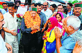 Chief Minister Virbhadra Singh being welcomed at the Police Ground helipad in Una on Friday.