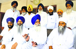 Jagdish Singh Jhinda (second from right), Bhupinder Singh Assandh (second from left) and other members of the Haryana Sikh Gurdwara Management Committee, ad hoc, addresses a press conference in Karnal on Friday.