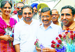 AAP chief Arvind Kejriwal, Sangrur MP Bhagwant Mann along with supporters in Sangrur; (and right) party leaders pay floral tributes to Shaheed Udham Singh in Sunam on Friday.