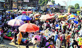 Devout shop ahead of Eid-ul-Fitr in Srinagar on Saturday.