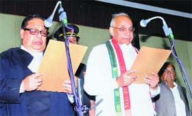 Haryana Governor Kaptan Singh Solanki (R) is administered the oath of office by Justice Ashutosh Mohunta, acting Chief Justice of the Punjab and Haryana High Court, at the Haryana Raj Bhawan in Chandigarh on Sunday
