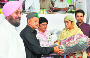 Partap Bajwa, PPCC chief,  with Himachal CM Virbhadra Singh, Kiran Bedi and BJP MP Anurag Thakur at a function in Jalandhar on Sunday.
