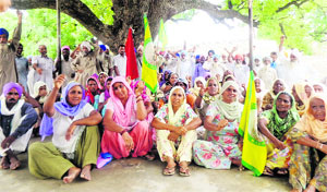 BKU (Ekta Ugrahan) and Punjab Khet Mazdoor Union members protest in Bathinda on Monday