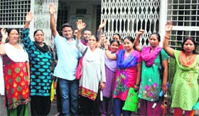 Residents of Mothrowala protest in Dehradun on Monday