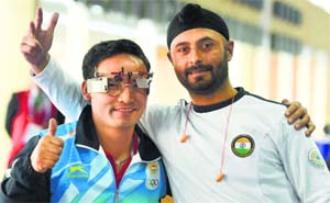 Shooter Jitu Rai (L) broke CWG record with an impressive score of 562 in 50m pistol event. Bathinda lad Gurpal Singh struck silver in the event. Gagan Narang bagged silver in the 50m rifle prone event.
