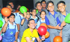 all smiles: Prateek Sethi with the young students Photo: Pradeep Tewari