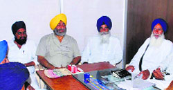 HSGMC chief Jagdish Singh Jhinda (2nd from right) during a meeting at the Manji Sahib Gurdwara in Kaithal on Tuesday.