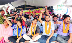 Contractual polytechnic teachers hold protest at the Parade Ground in Dehradun on Tuesday.