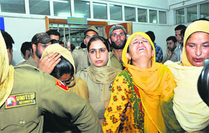Nazir Ahmads wife wails in the hospital in Srinagar where he was been admitted after being shot at by militants