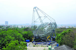 Eight mirror panels installed around the centre of the telescopes mirror basket.